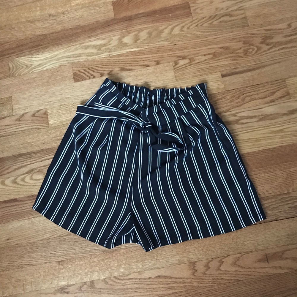 Like new High waisted shorts